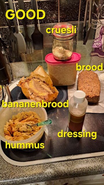 Hetty's GOOD. prep-dag: granola, brood, bananenbrood, dressing en hummus met gele labels
